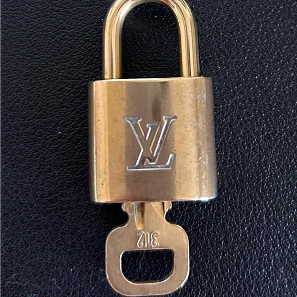 Louis Vuitton Lock & Key - choose your number - Picture 5 of 16